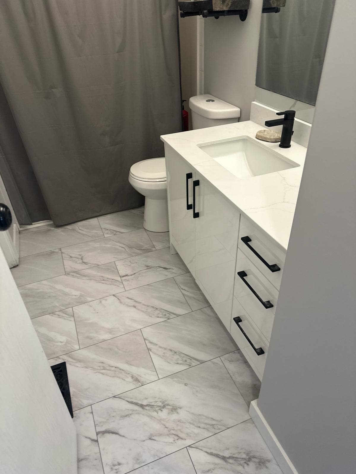 Basement bath — calacatta quartz — JFK Surfaces project in Central Alberta